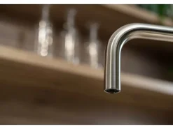 VIZIO 3 Wege Wasserhahn Küchenarmatur Edelstahl Massiv mit 360° Schwenkbarem N Auslauf Gebürstet