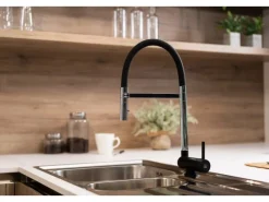 Einhebelmischer<VIZIO Wasserhahn Vorfenster Küchenarmatur Umklappbar 45 CM mit 360° Schwenkbarem Auslauf Abnehmbare 2 Strahl Handbrause Chrom und Schwarz Matt