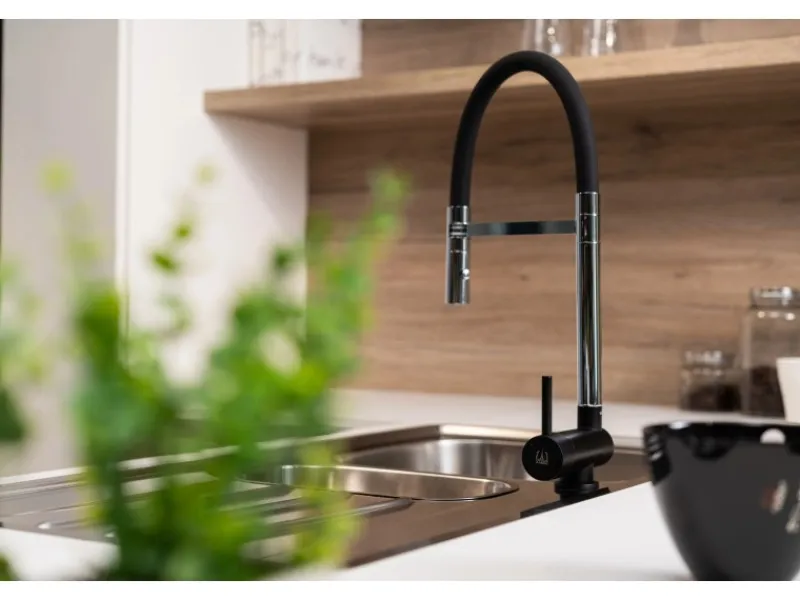 Einhebelmischer<VIZIO Wasserhahn Vorfenster Küchenarmatur Umklappbar 45 CM mit 360° Schwenkbarem Auslauf Abnehmbare 2 Strahl Handbrause Chrom und Schwarz Matt