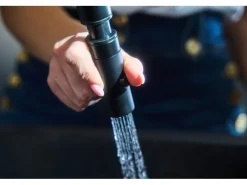 VIZIO Wasserhahn Vorfenster Küchenarmatur Umklappbar 6 CM mit 360° Schwenkbarem Auslauf Abnehmbare 2 Strahl Handbrause Schwarz Matt   Orange< Einhebelmischer